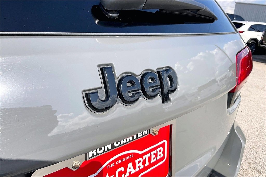 Used 2021 Jeep Grand Cherokee Laredo X image 26