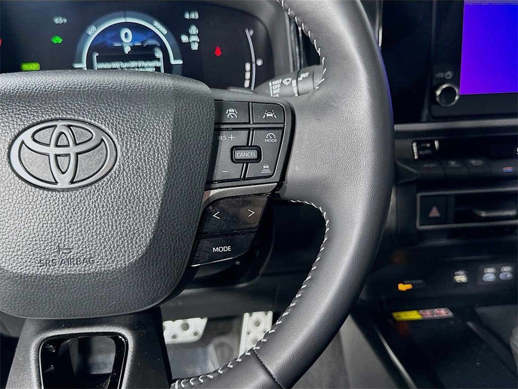 Used 2025 Toyota Camry SE image 23