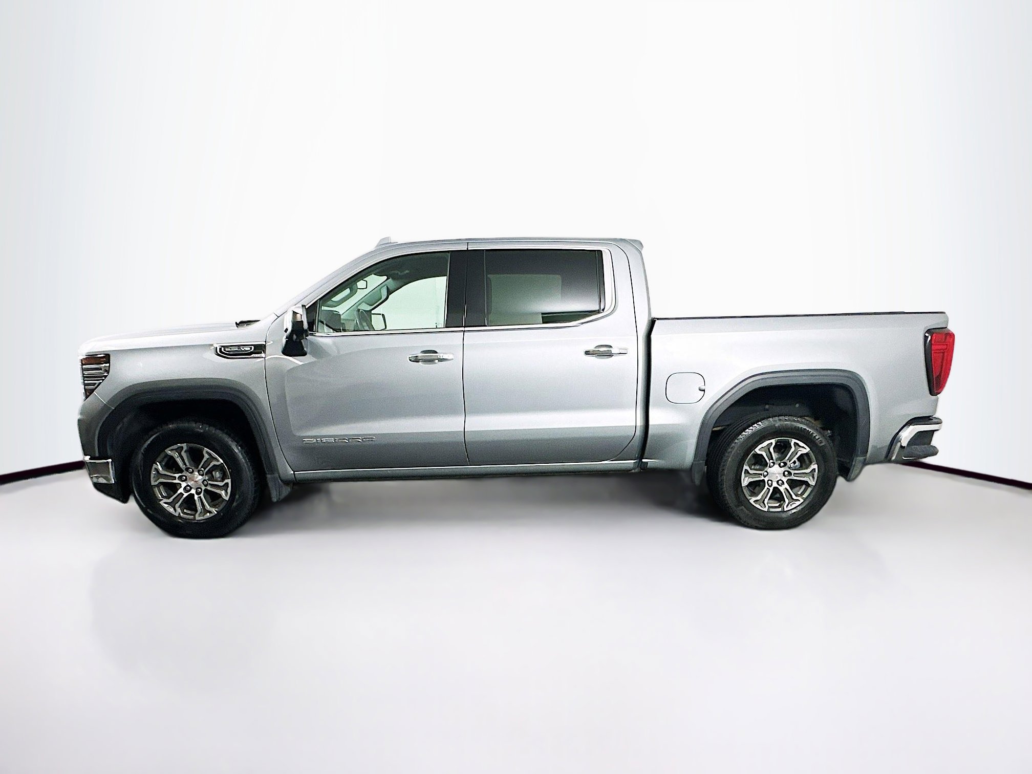 Used 2025 GMC Sierra 1500 SLT image 4