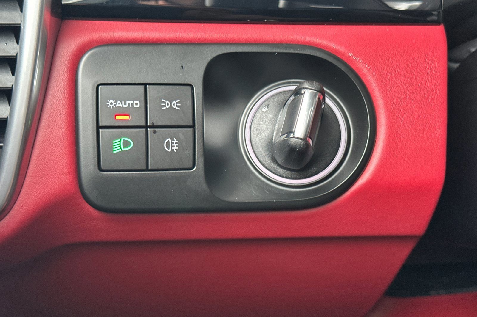 Used 2022 Porsche Cayenne S image 23