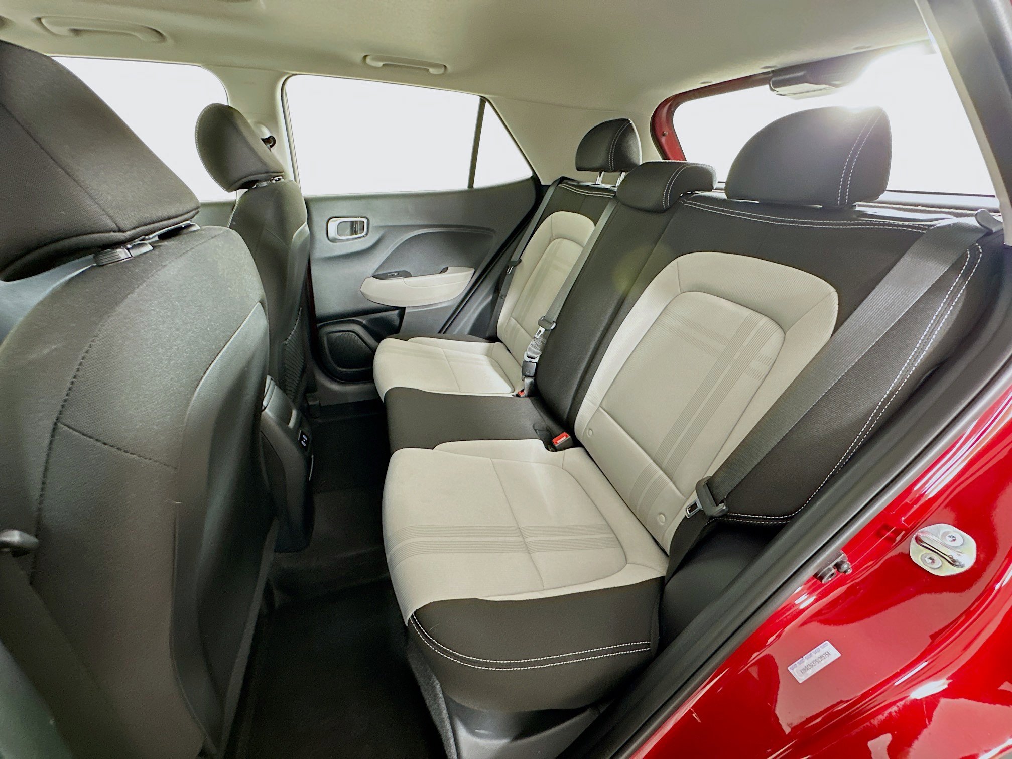 Used 2025 Hyundai Venue SEL image 27