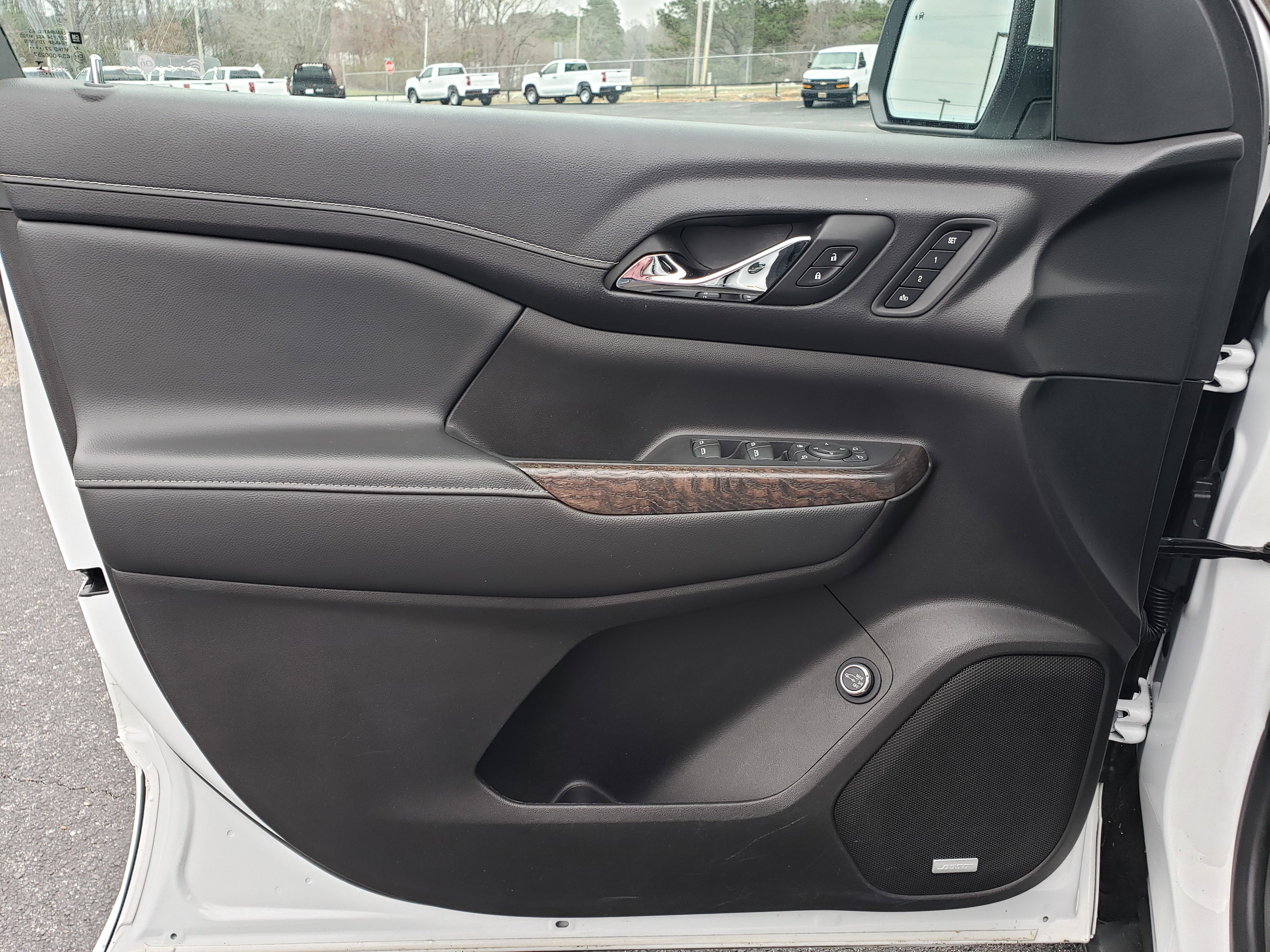 Used 2023 GMC Acadia Denali image 11