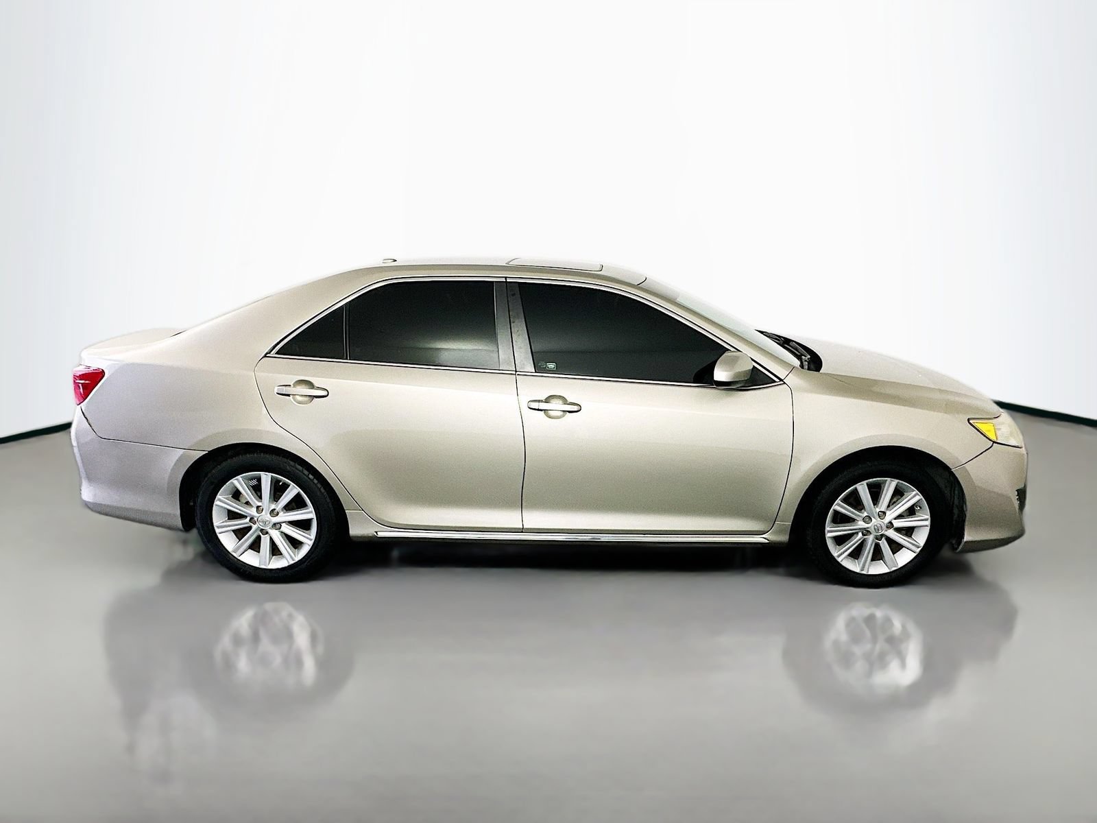 Used 2014 Toyota Camry XLE FWD image 8