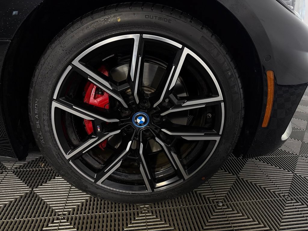 Used 2023 BMW i4 eDrive40 w/ M Sport Package RWD image 10