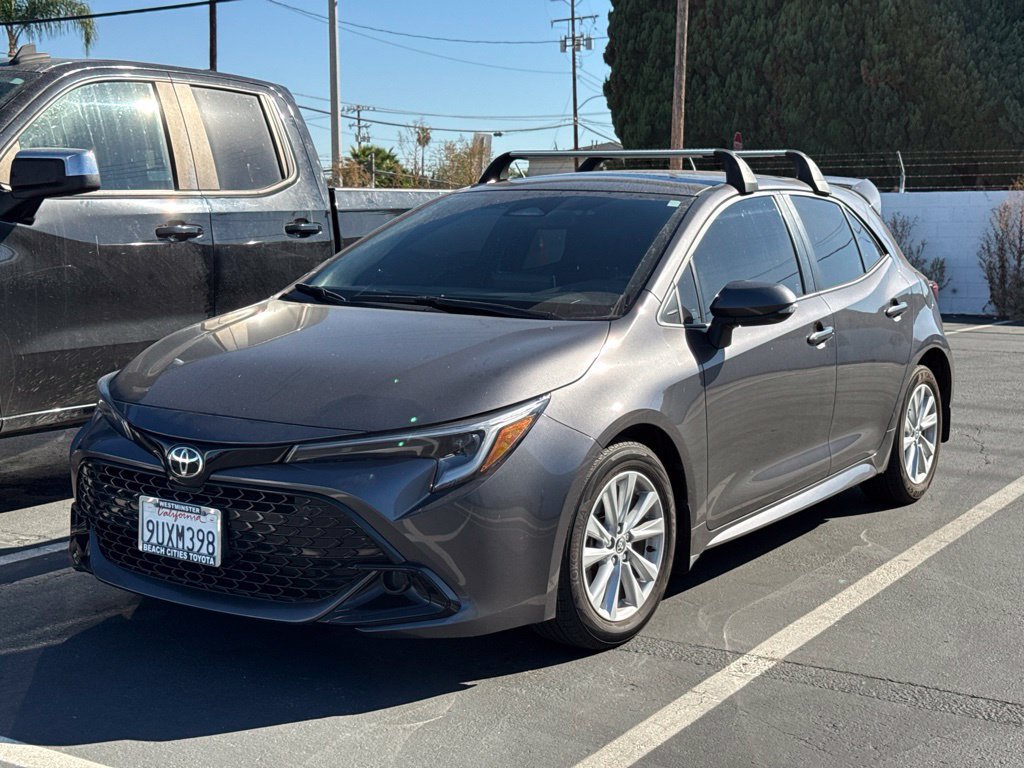 Used 2025 Toyota Corolla SE w/ SE Package FWD image 2