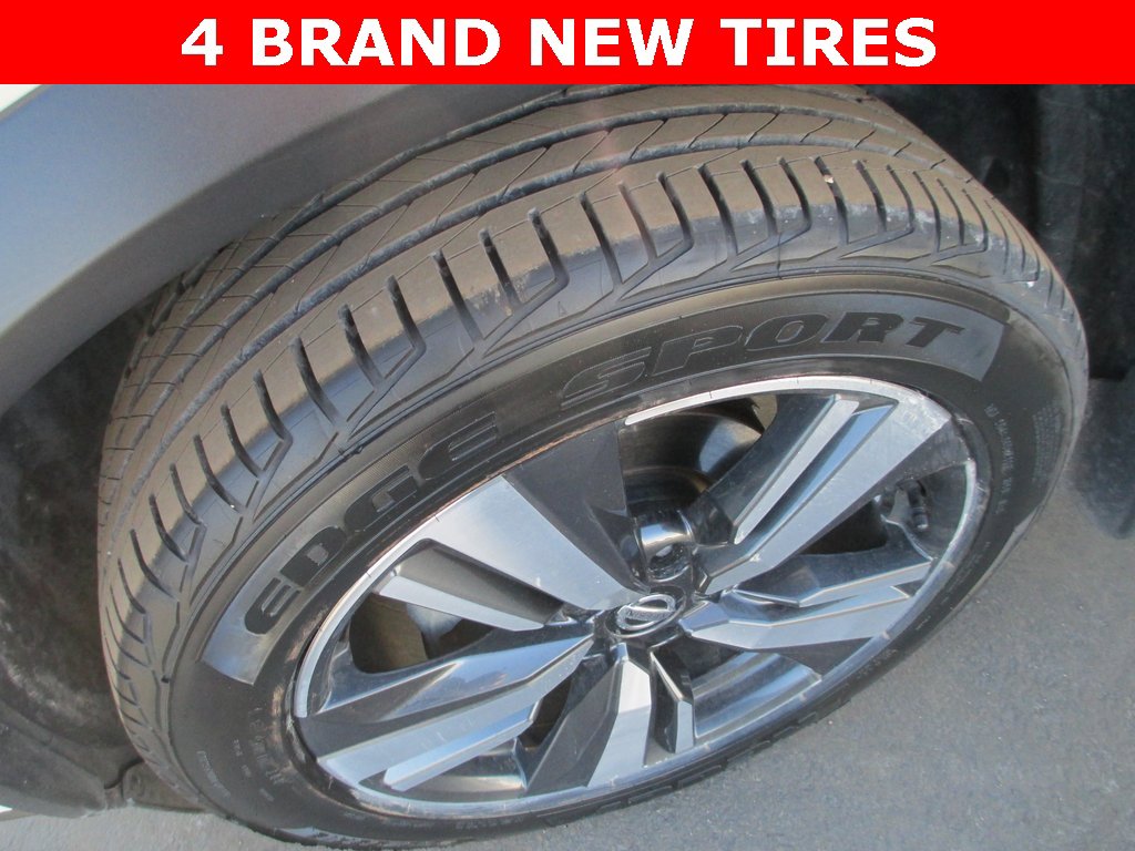 Used 2021 Nissan Rogue SL w/ Premium Package image 3