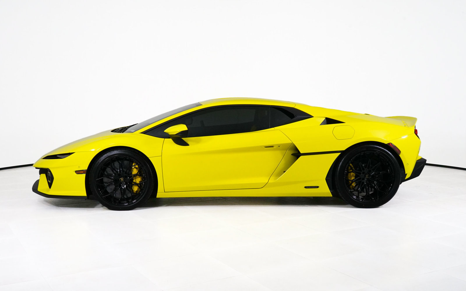 Used 2026 Lamborghini Temerario AWD/4WD image 2