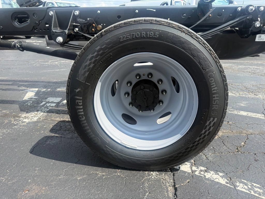 New 2026 Ford F550 2WD Regular Cab Super Duty image 33