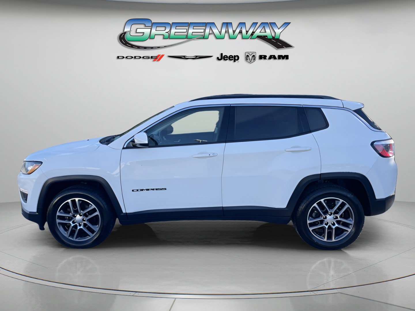 Used 2017 Jeep Compass Latitude w/ Popular Equipment Group FWD image 2