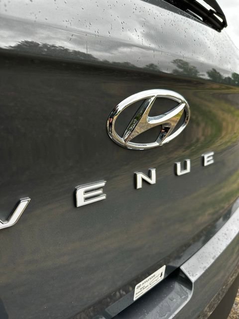 Certified 2025 Hyundai Venue SEL FWD image 7