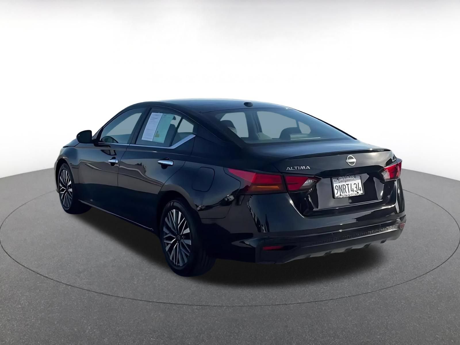 Used 2025 Nissan Altima 2.5 SV FWD image 10