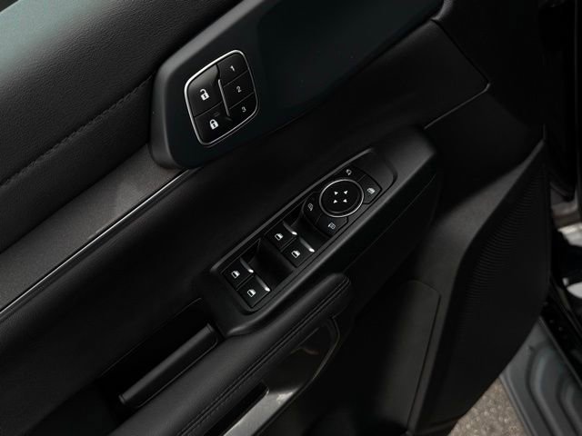 Used 2025 Ford Ranger Lariat w/ Black Appearance Package image 16