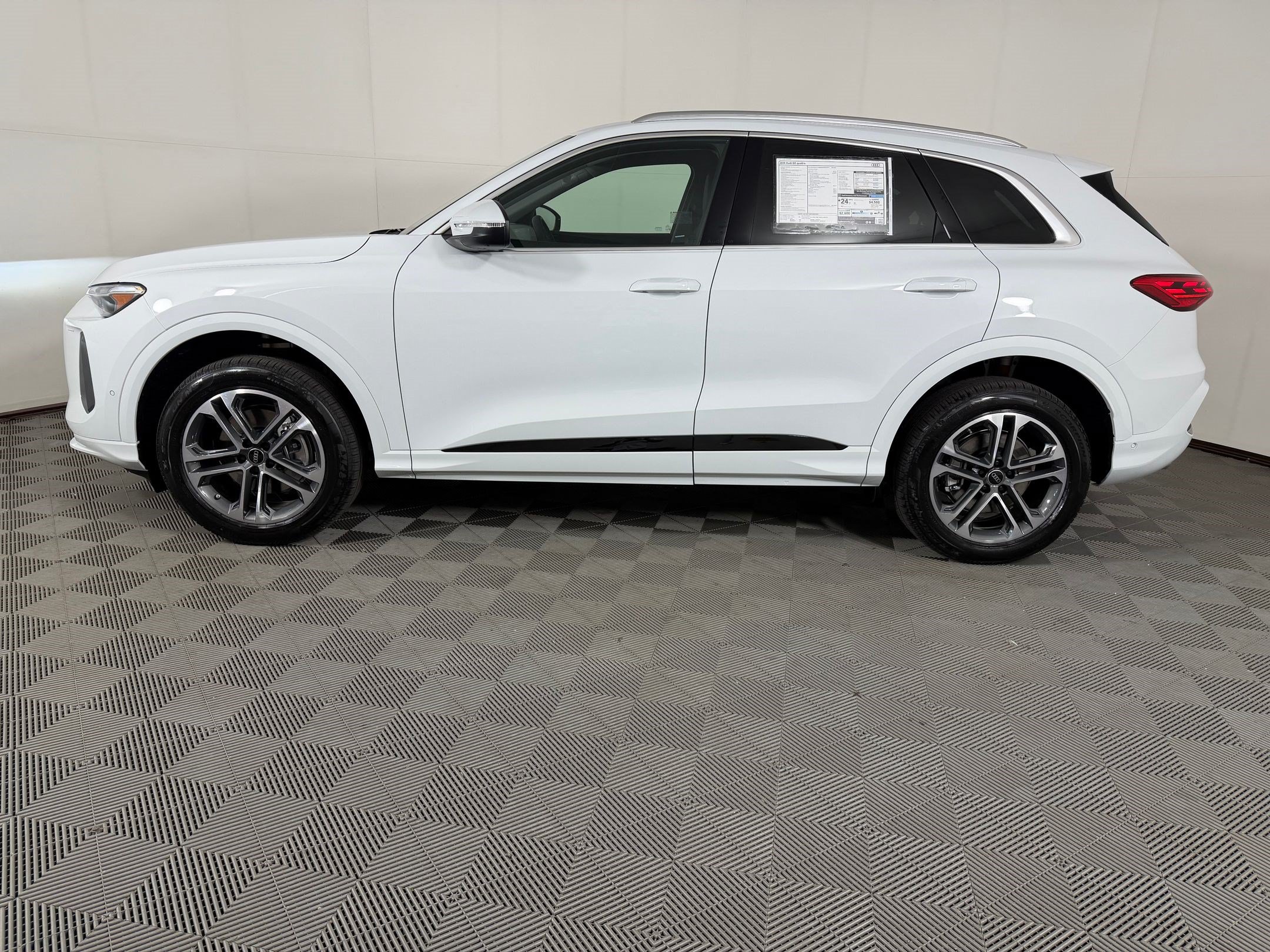 New 2026 Audi Q5 Premium AWD/4WD image 2