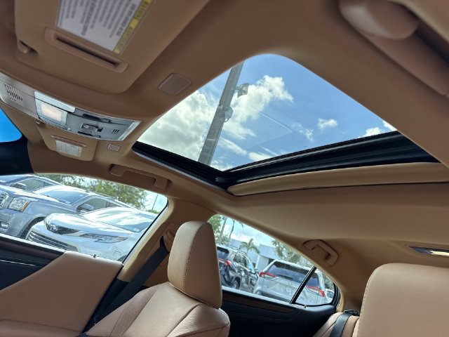 Certified 2024 Lexus ES 350 w/ Premium Package FWD image 22
