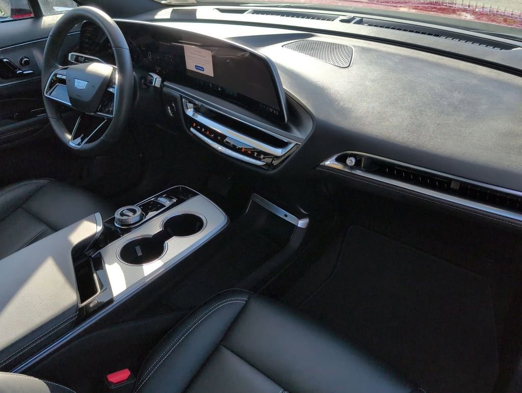 Certified 2024 Cadillac Lyriq Tech w/ Driver Assist Package image 29