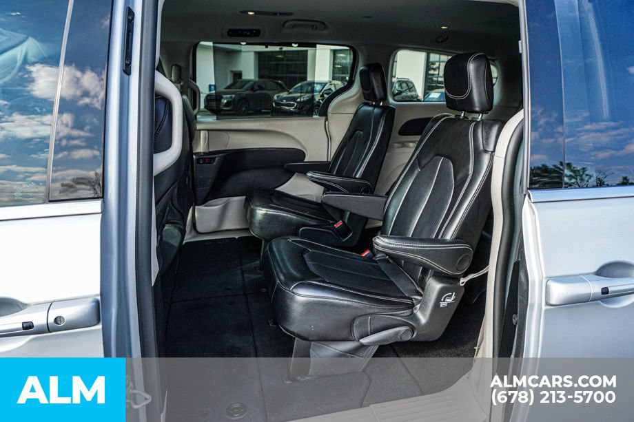 Used 2024 Chrysler Pacifica Touring-L FWD image 20