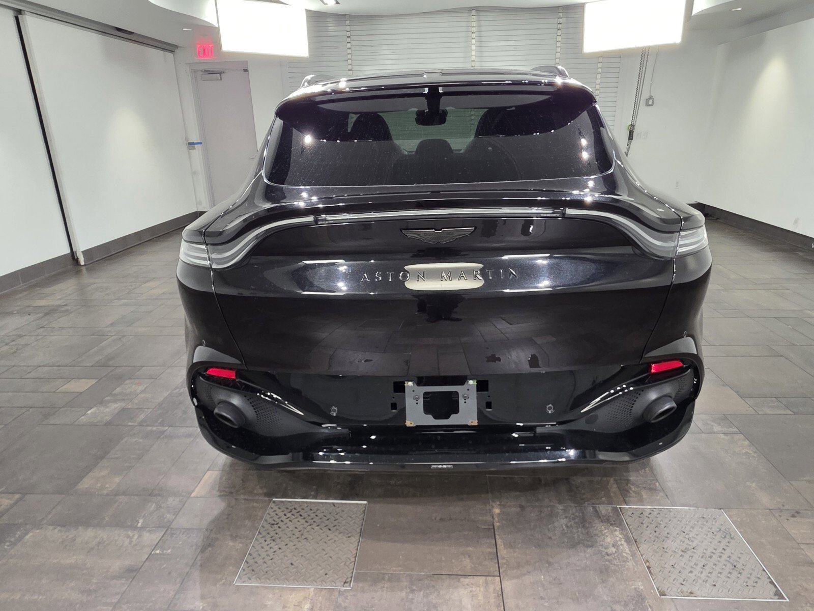 Used 2021 Aston Martin DBX image 28