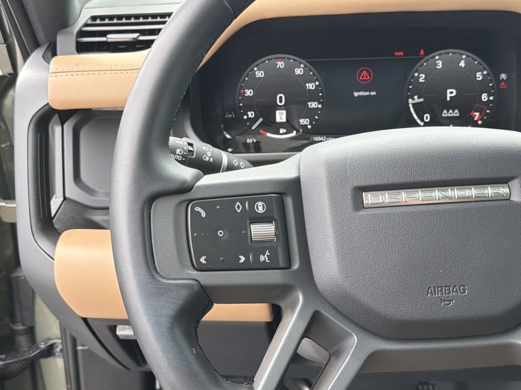 Used 2025 Land Rover Defender 110 X-Dynamic SE AWD/4WD image 22