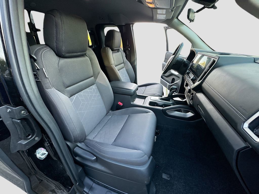 Used 2025 Nissan Frontier SV w/ SV Convenience Package image 26