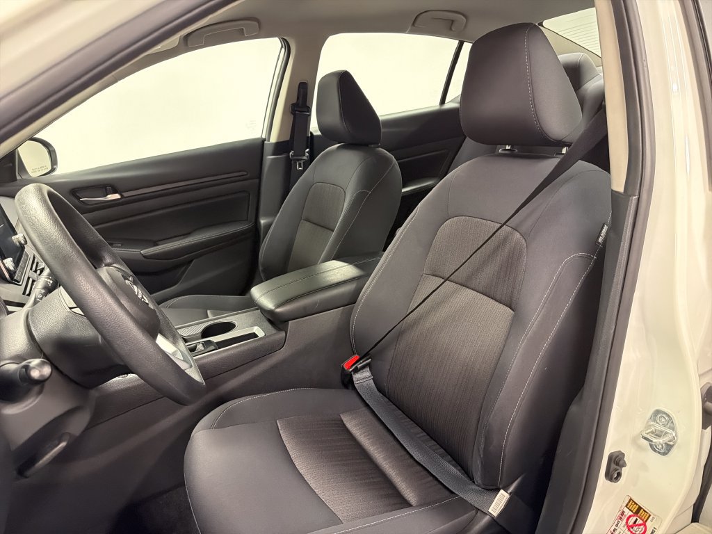 Used 2025 Nissan Altima 2.5 SV FWD image 23