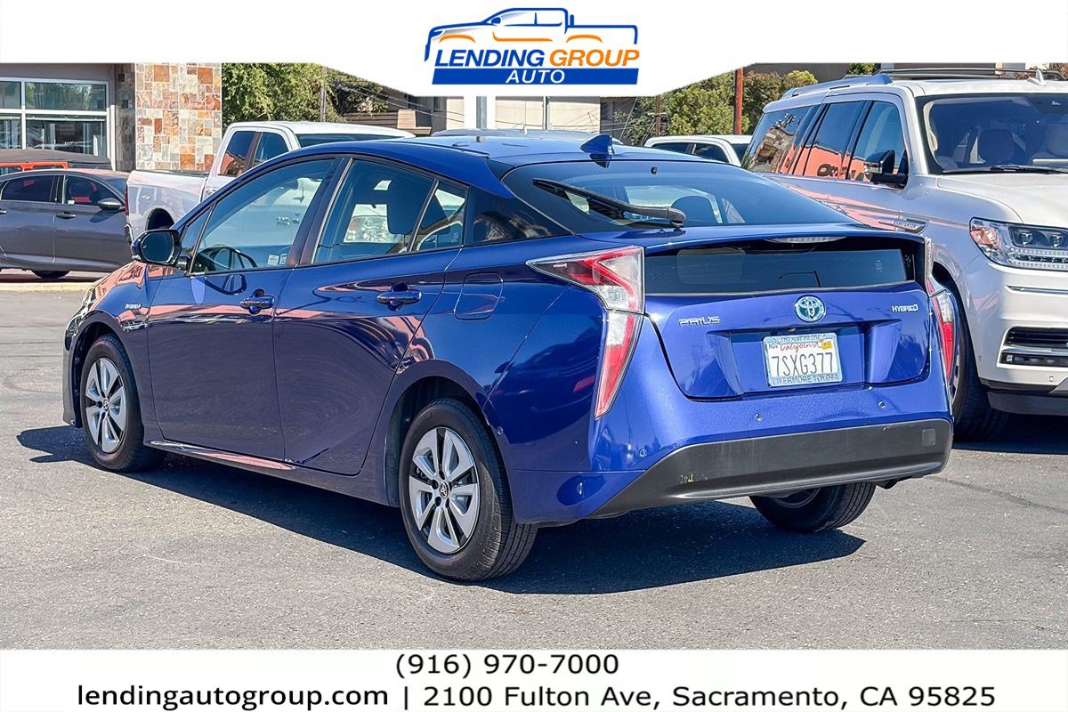 Used 2017 Toyota Prius Two w/ Prius Two Safety Plus Package FWD image 2