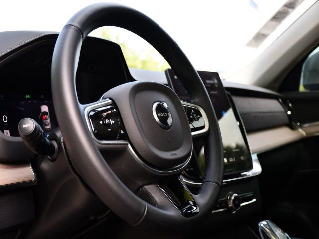 Used 2025 Volvo XC90 B6 Core w/ Protection Package Premier AWD/4WD image 11