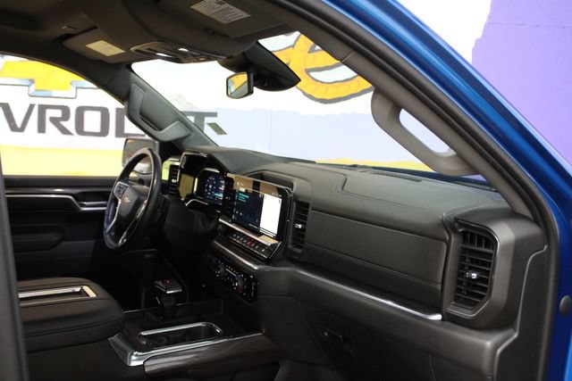 Used 2022 Chevrolet Silverado 1500 LTZ w/ Z71 Off-Road Package AWD/4WD image 12