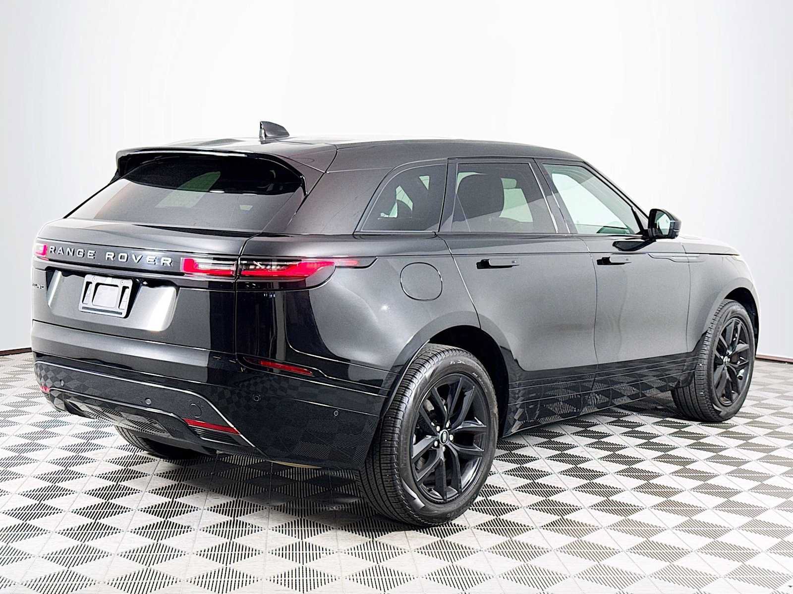 Used 2026 Land Rover Range Rover Velar Dynamic SE AWD/4WD image 5