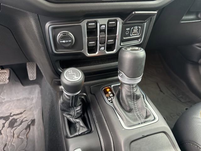 Used 2024 Jeep Wrangler Sahara image 11