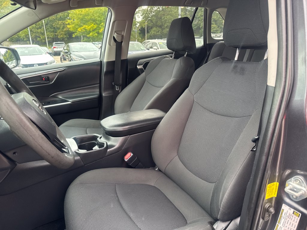 Used 2021 Toyota RAV4 LE AWD/4WD image 15