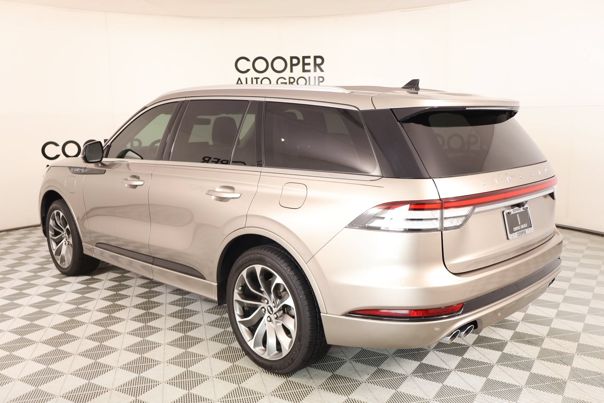 Used 2021 Lincoln Aviator Grand Touring w/ Elements Package Plus AWD/4WD image 24