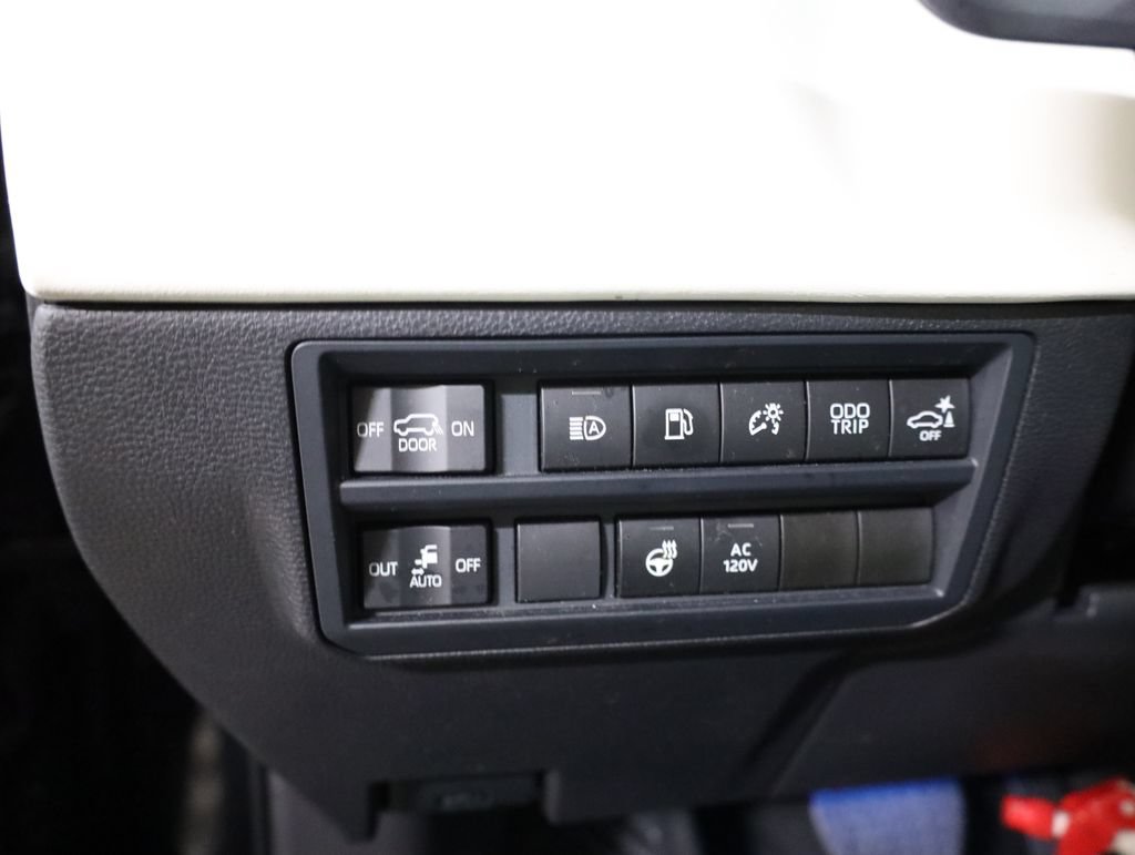 Used 2024 Toyota Sequoia Capstone AWD/4WD image 10