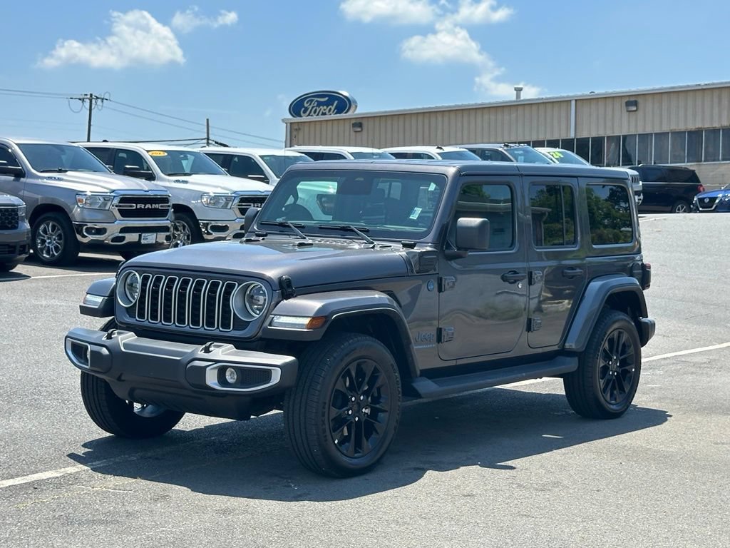 Used 2025 Jeep Wrangler Unlimited Sahara AWD/4WD image 2