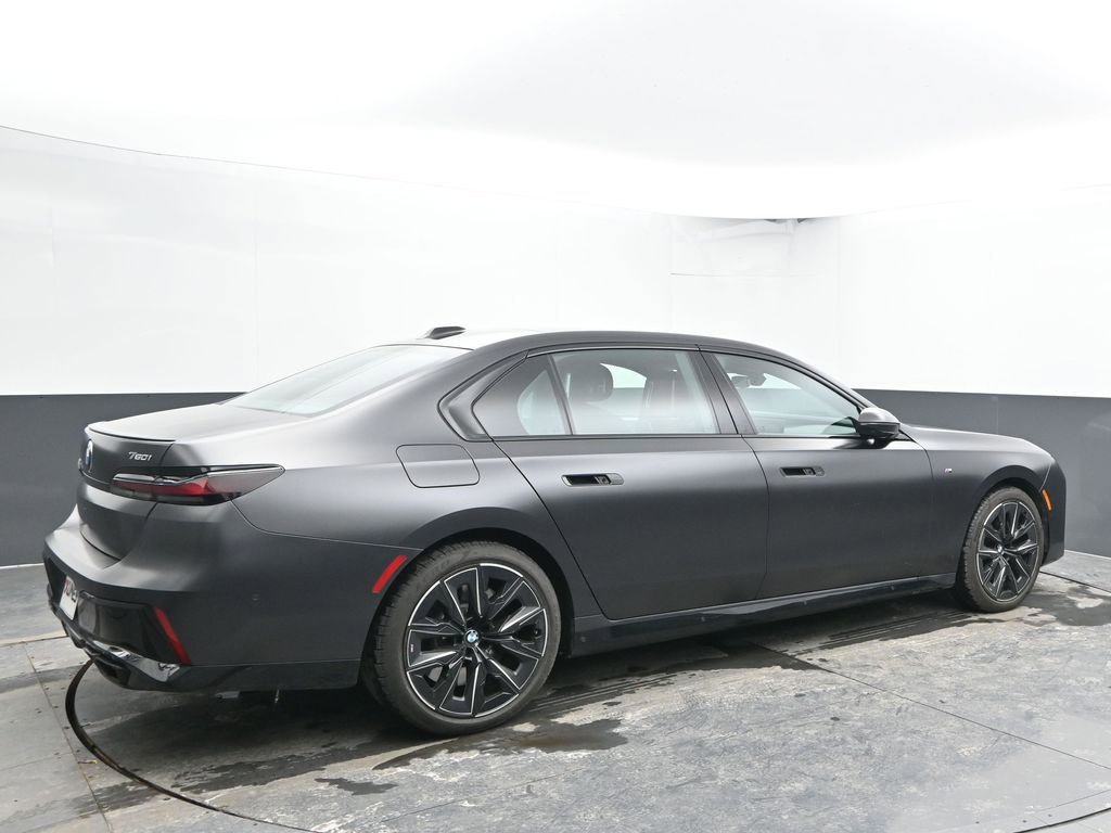 Used 2023 BMW 760i xDrive image 10