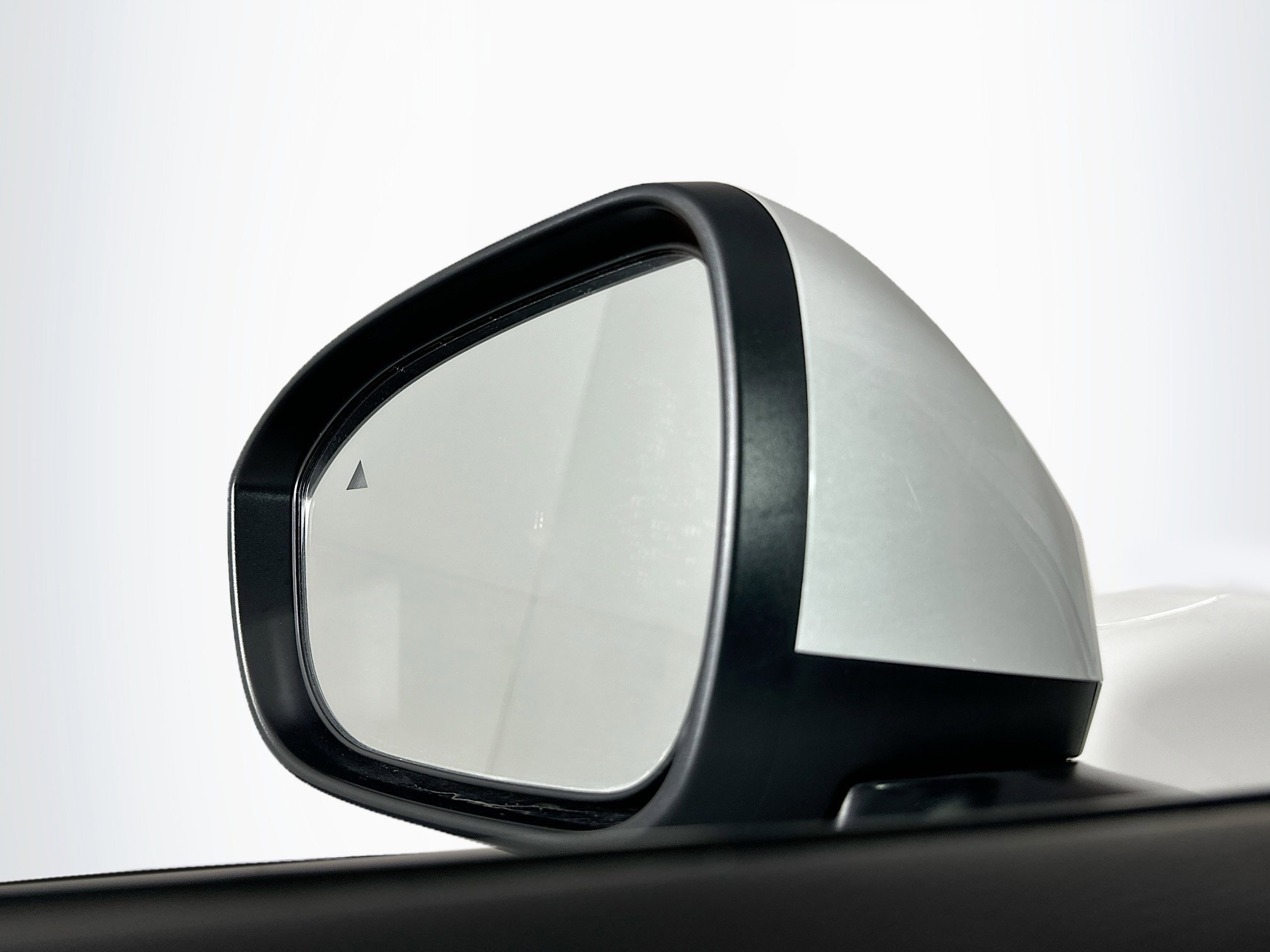 Used 2025 Nissan Kicks SR image 16