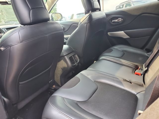 Used 2018 Jeep Cherokee Latitude Plus w/ Comfort/Convenience Group AWD/4WD image 13