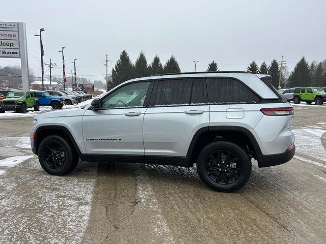 New 2025 Jeep Grand Cherokee Altitude image 6