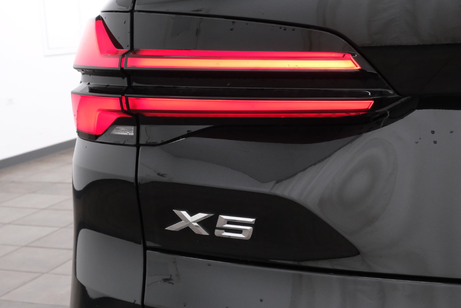 Used 2024 BMW X5 xDrive40i w/ Premium Package AWD/4WD image 4