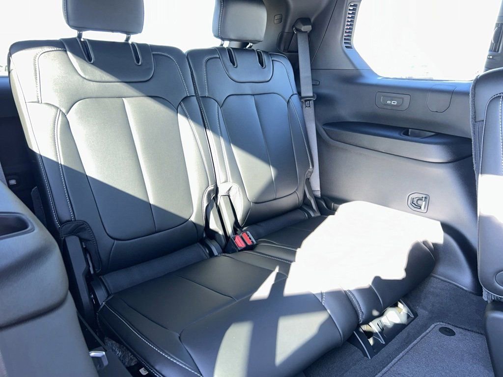 New 2025 Jeep Grand Cherokee L Limited w/ Black Appearance Package image 17