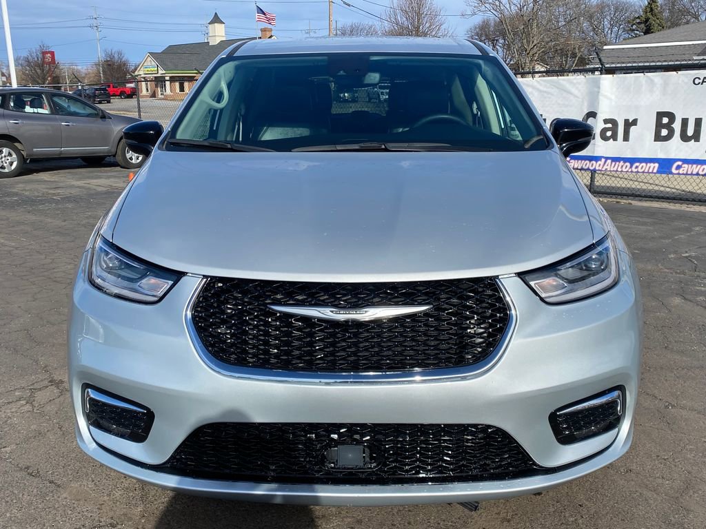 Used 2024 Chrysler Pacifica Select image 8