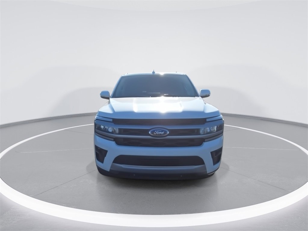 Used 2024 Ford Expedition Max XLT image 3