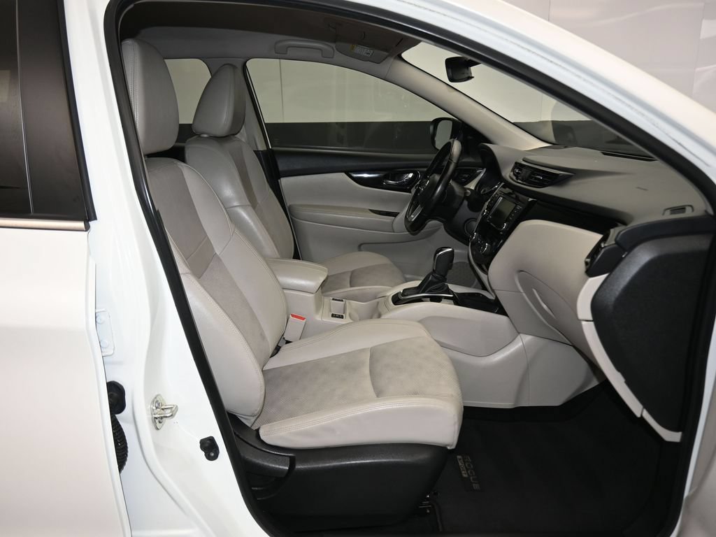 Used 2022 Nissan Rogue Sport SV w/ Technology Package AWD/4WD image 38