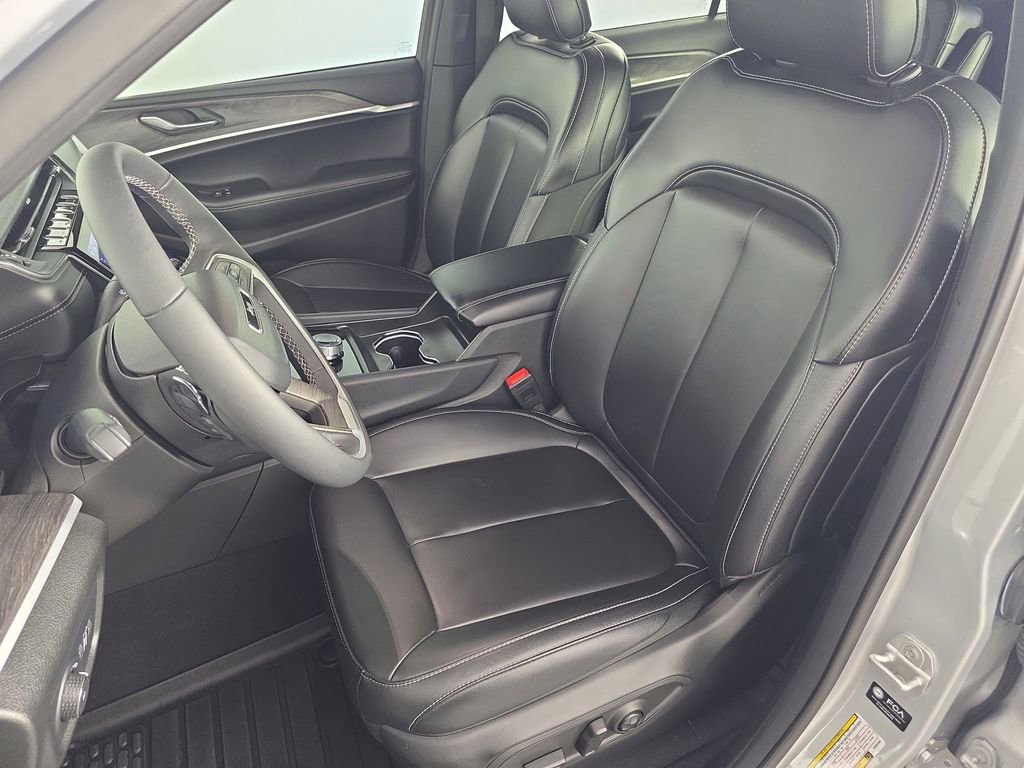 Used 2025 Jeep Grand Cherokee L Limited RWD image 12