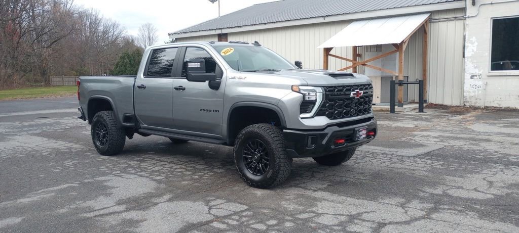 Used 2024 Chevrolet Silverado 2500 ZR2 w/ Technology Package image 1