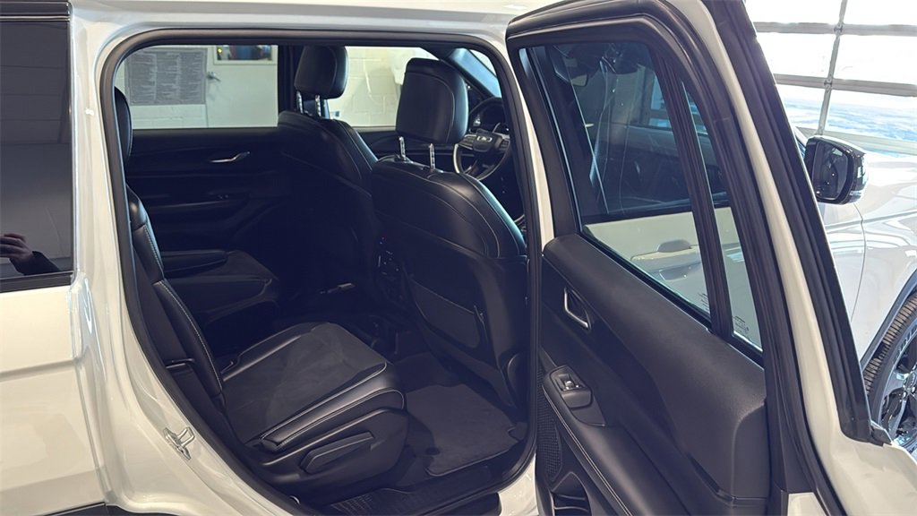 Used 2025 Jeep Grand Cherokee L Altitude image 14