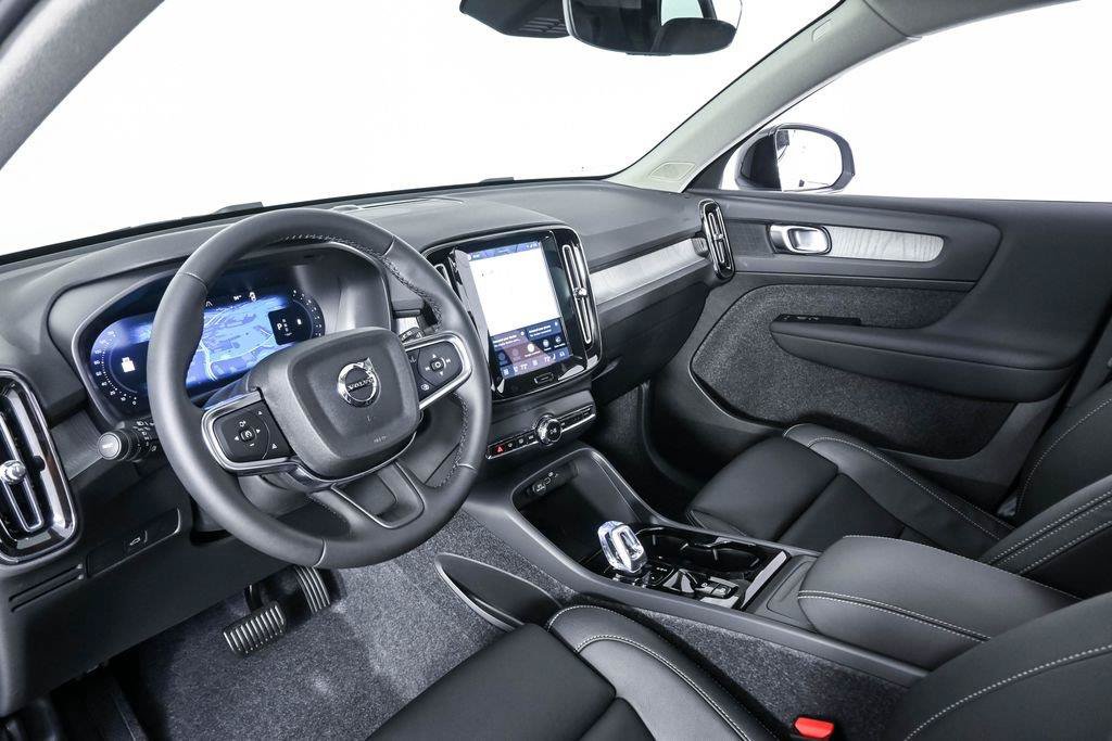 New 2026 Volvo XC40 B5 Plus w/ Protection Package Premier AWD/4WD image 4
