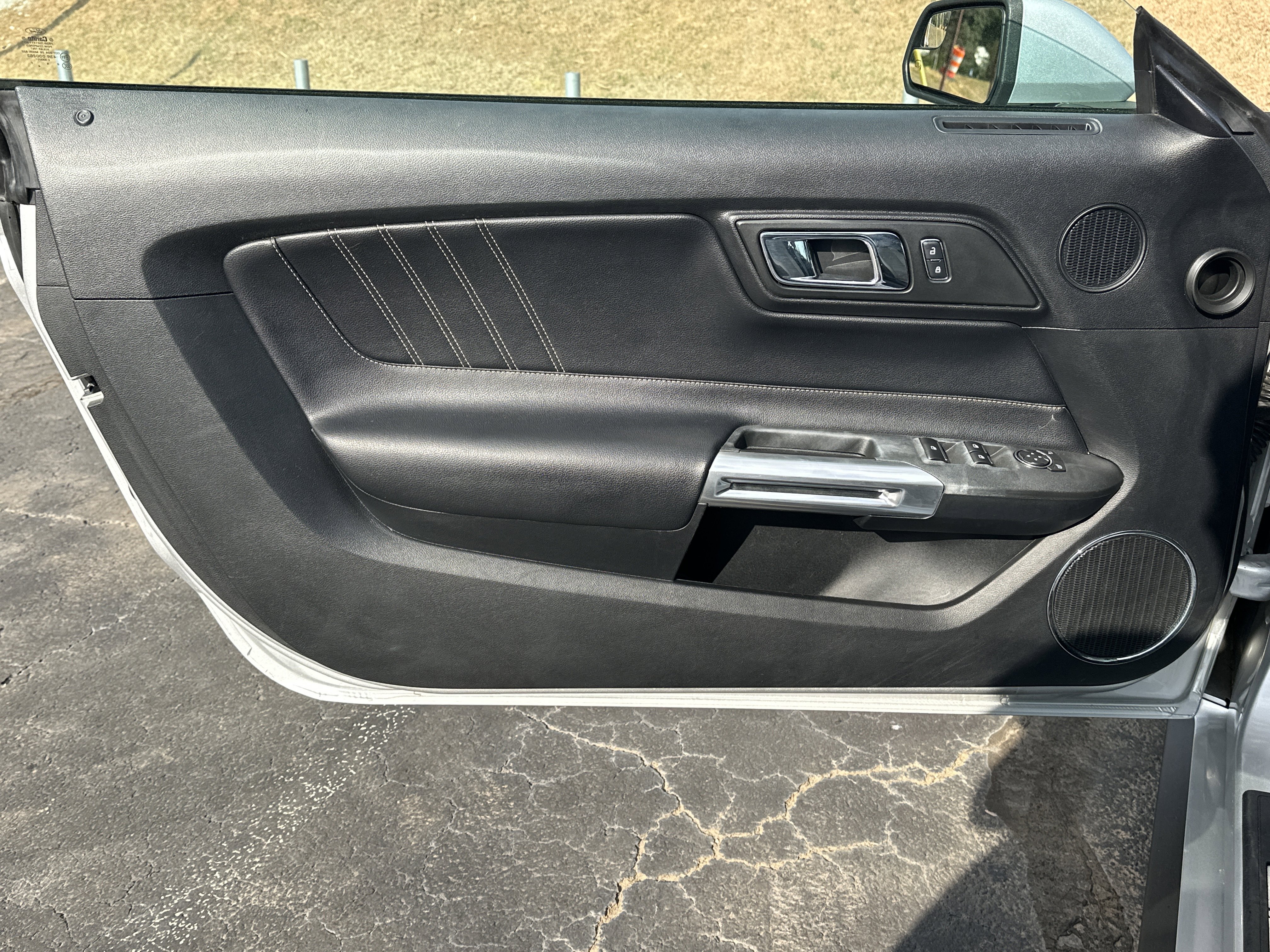 Used 2017 Ford Mustang Premium image 11