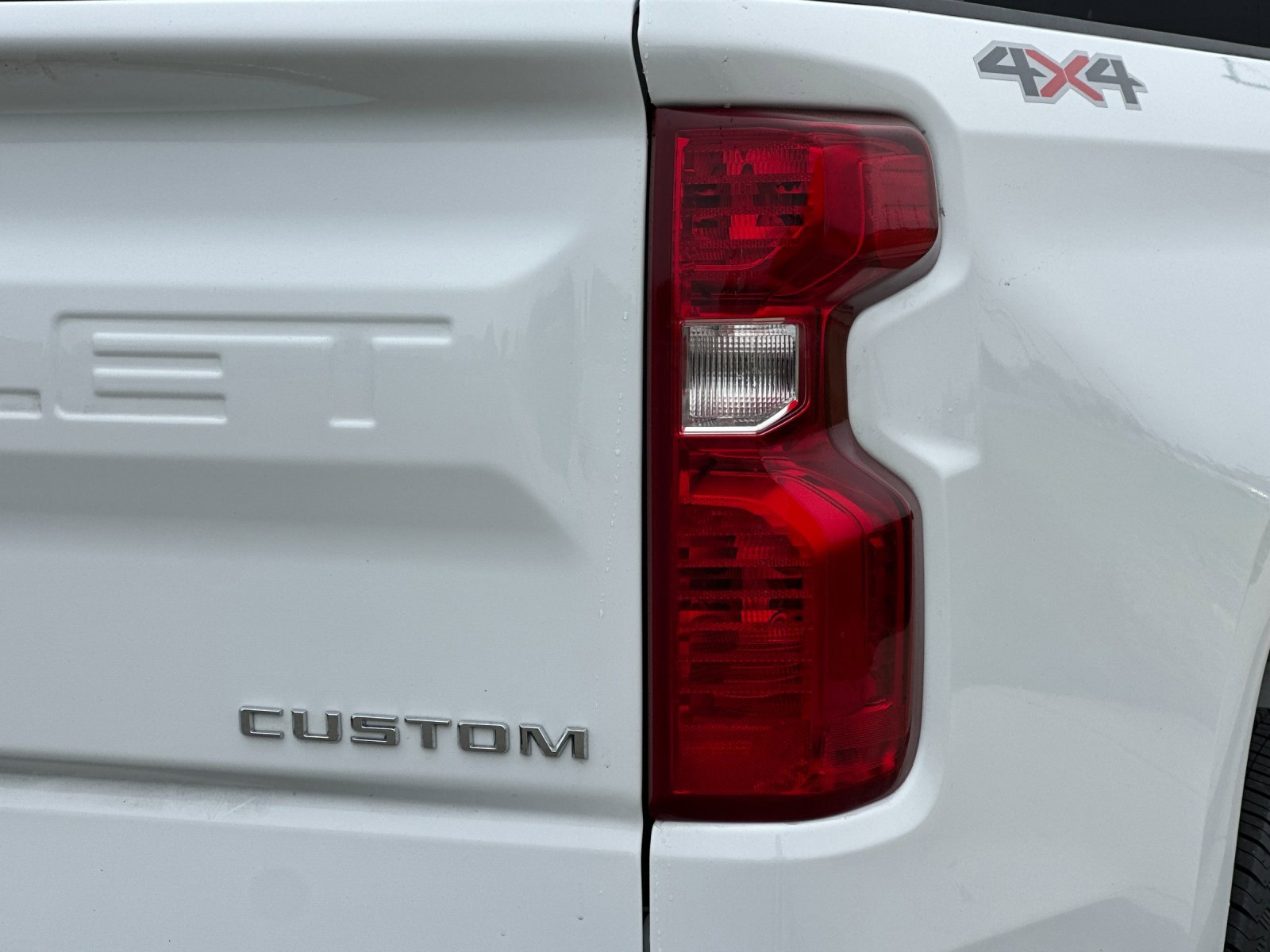 Used 2025 Chevrolet Silverado 1500 Custom image 32