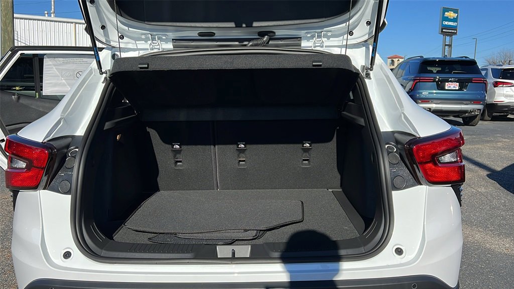 New 2026 Chevrolet Trax RS w/ Sunroof Package image 10