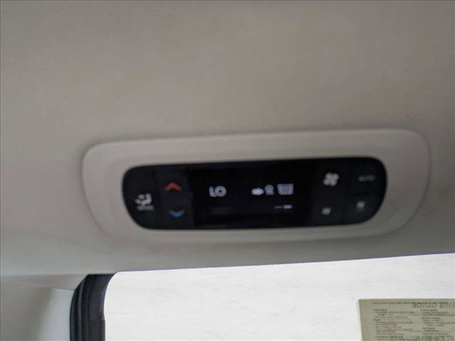 Used 2020 Chrysler Pacifica Touring-L FWD image 16
